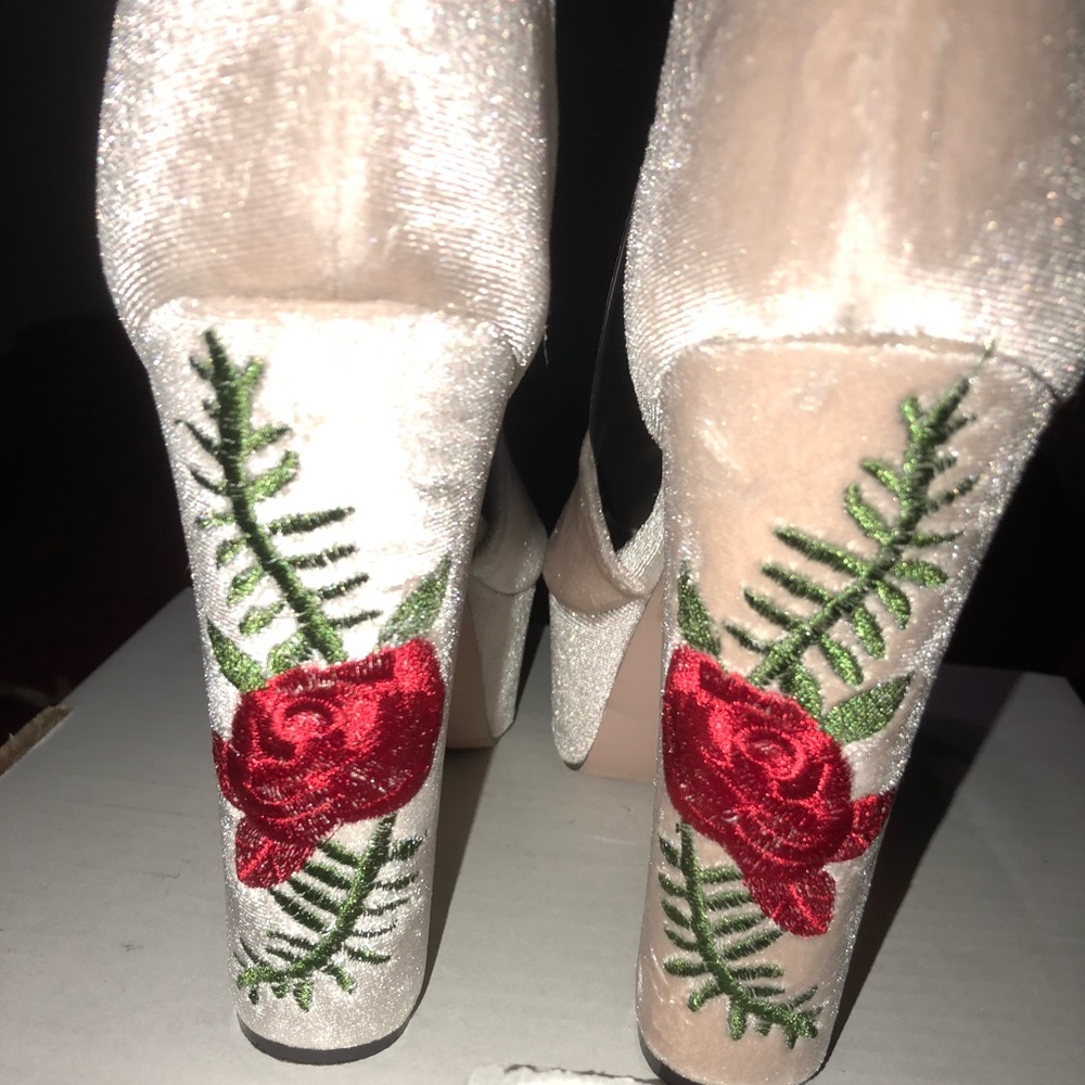 Chase + Cloe Platform Roses Open toe Chunky heel
